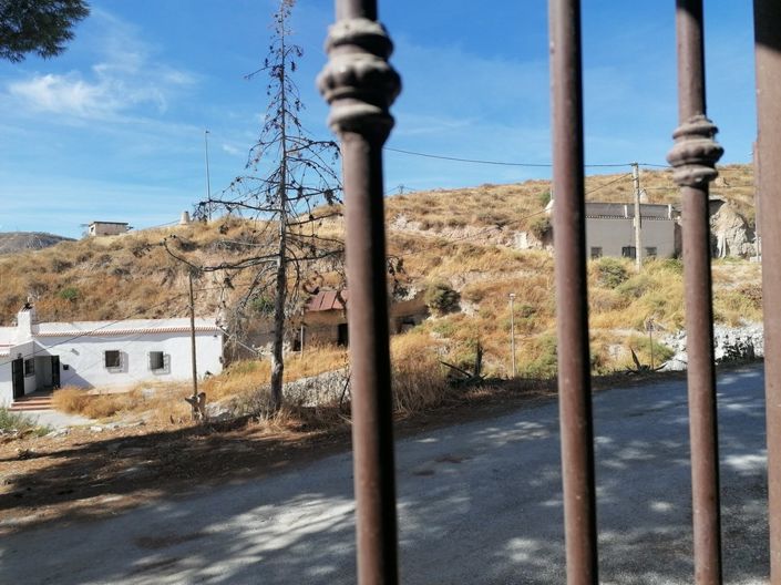 Image No.9-5 Bed Property for sale