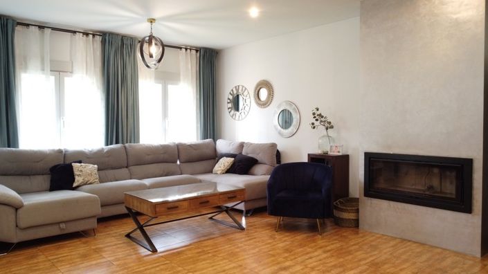 Image No.15-4 Bed Property for sale