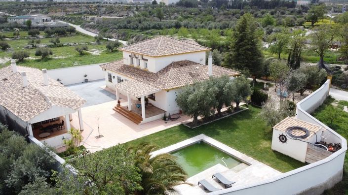 Image No.6-4 Bed Property for sale