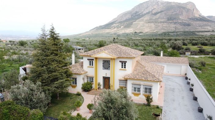 Image No.7-4 Bed Property for sale