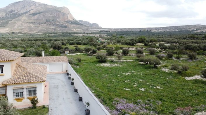 Image No.9-4 Bed Property for sale