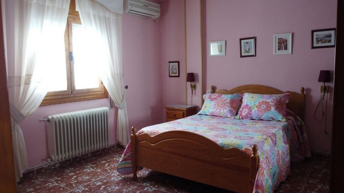 Image No.21-3 Bed Property for sale