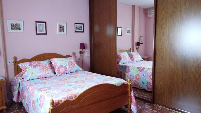 Image No.22-3 Bed Property for sale