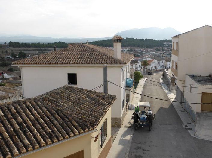 Image No.27-4 Bed Property for sale