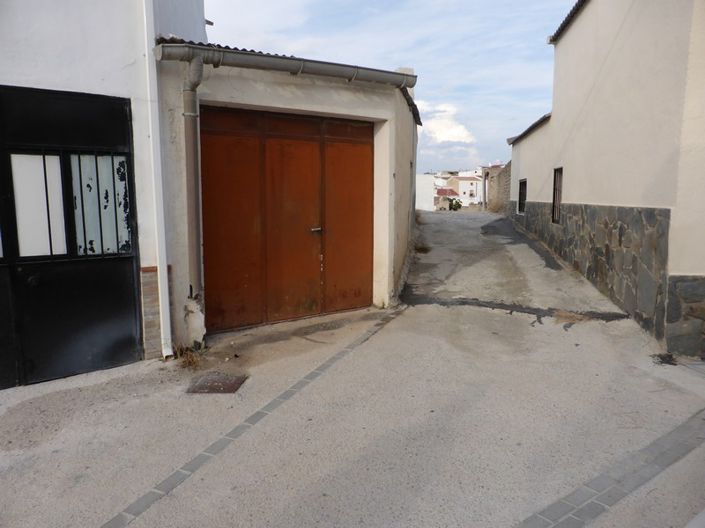 Image No.28-4 Bed Property for sale