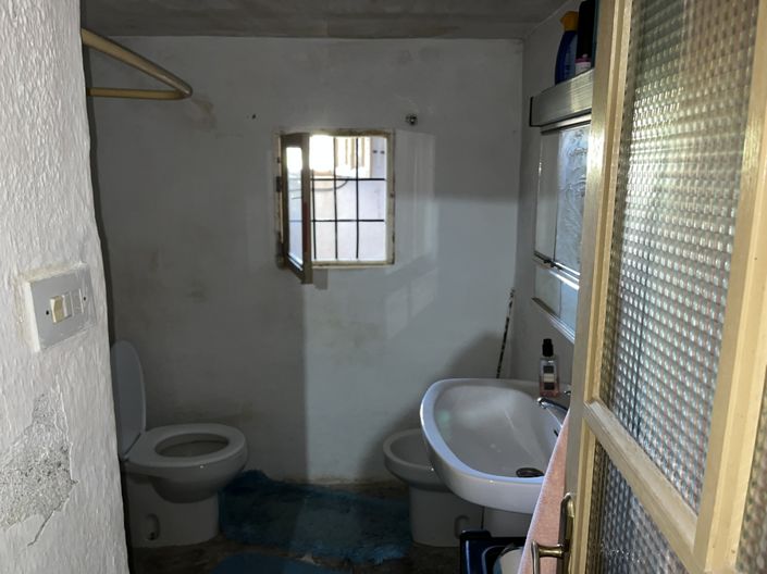 Image No.17-2 Bed House for sale