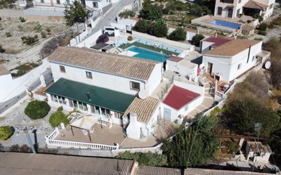 7 Bed Property for sale