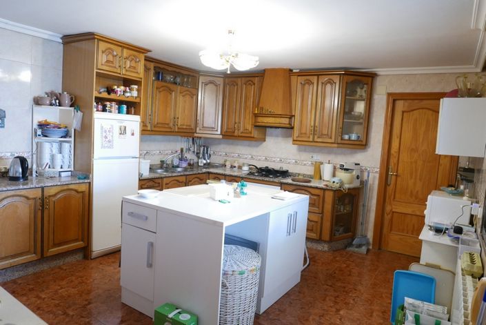 Image No.19-7 Bed Property for sale