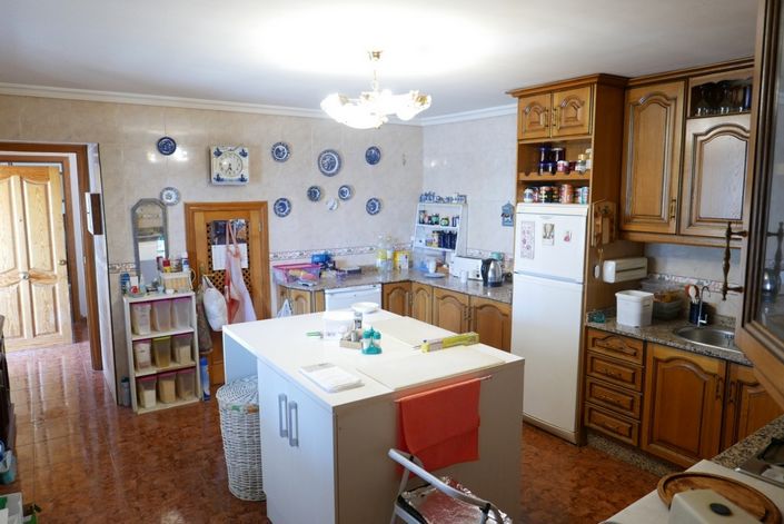 Image No.20-7 Bed Property for sale