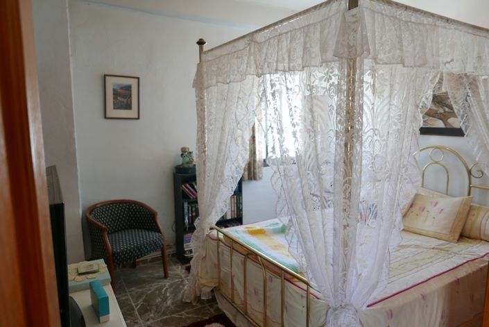 Image No.27-7 Bed Property for sale