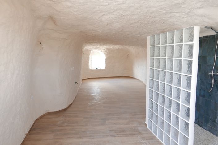 Image No.32-House for sale