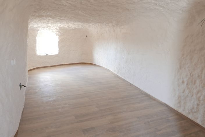 Image No.33-House for sale