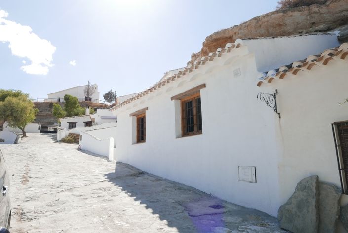 Image No.35-House for sale