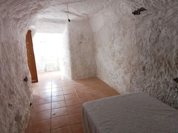 Image No.14-6 Bed House for sale