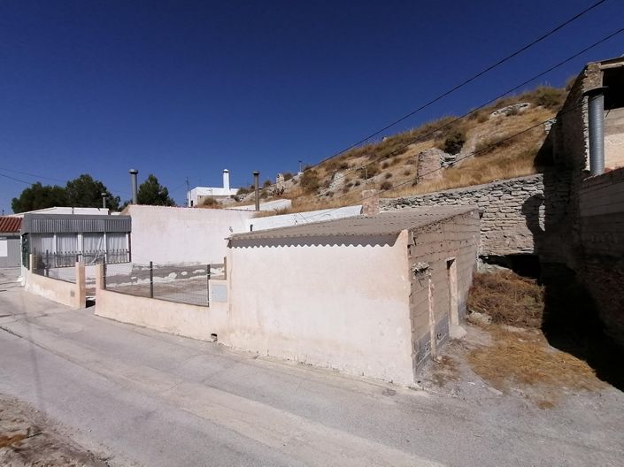 Image No.6-6 Bed House for sale