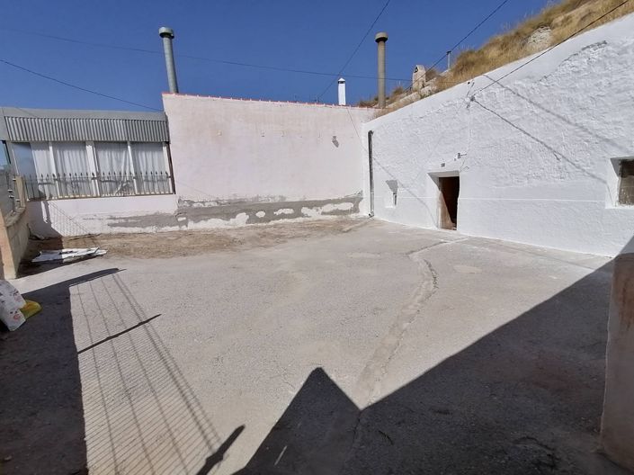 Image No.10-6 Bed House for sale