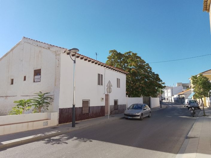 Image No.2-6 Bed Property for sale