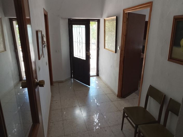 Image No.20-6 Bed Property for sale