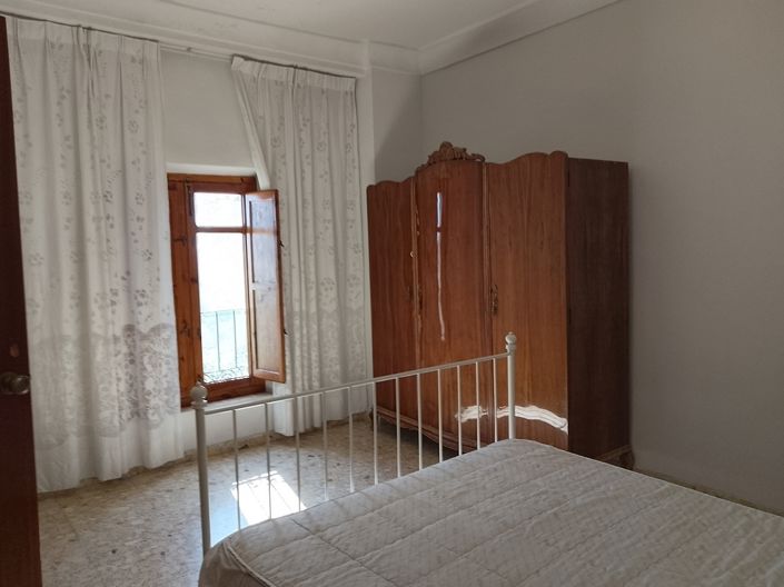 Image No.28-6 Bed Property for sale