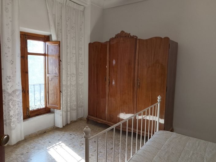 Image No.30-6 Bed Property for sale