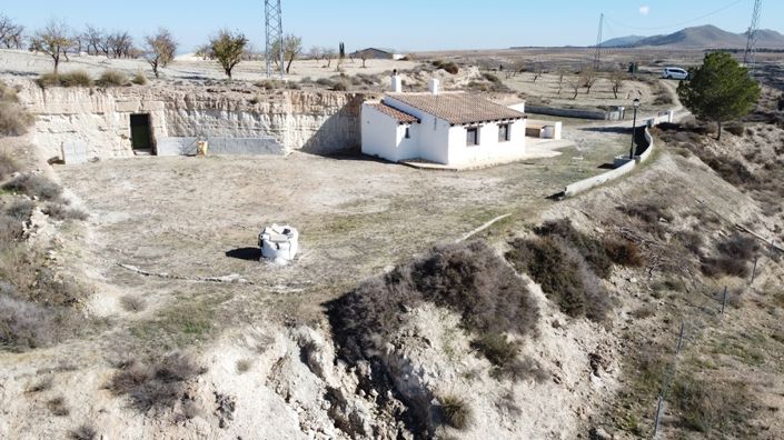 Image No.3-3 Bed House for sale