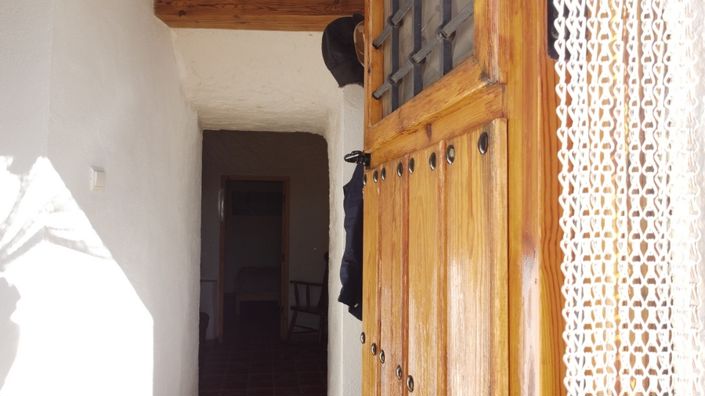 Image No.8-3 Bed House for sale