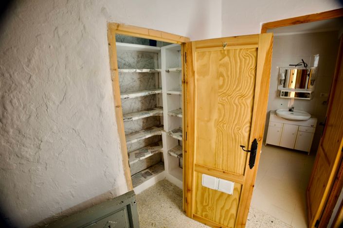 Image No.12-6 Bed Property for sale