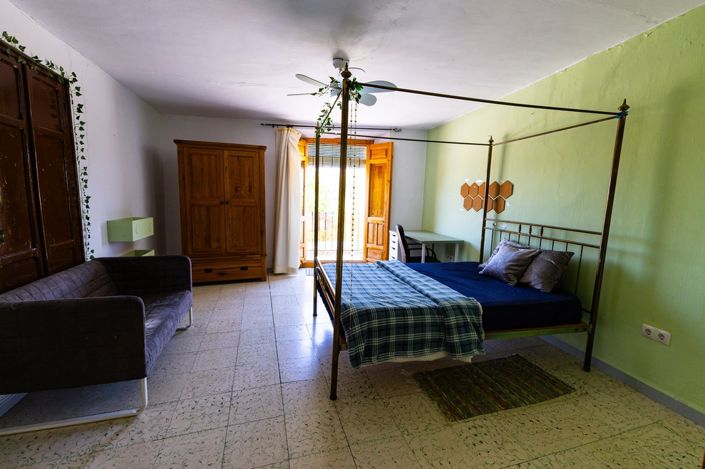 Image No.16-6 Bed Property for sale