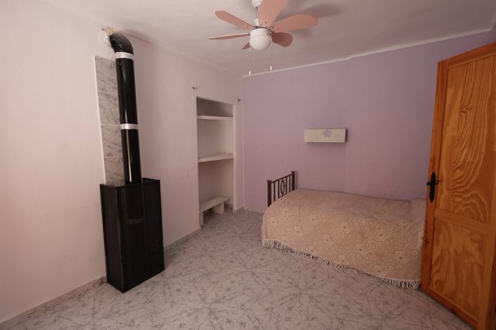 Image No.21-6 Bed Property for sale