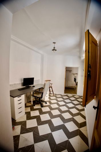 Image No.22-6 Bed Property for sale