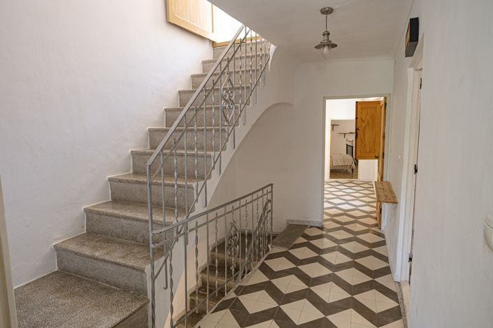 Image No.25-6 Bed Property for sale