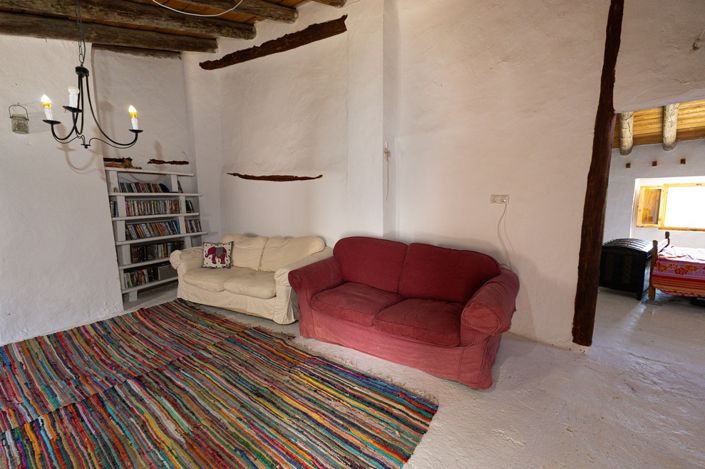 Image No.27-6 Bed Property for sale