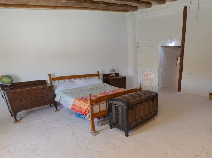 Image No.31-6 Bed Property for sale