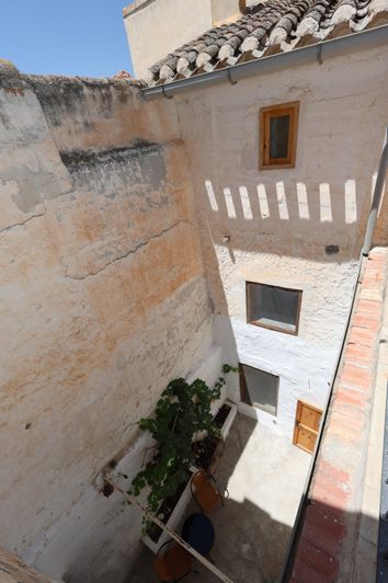 Image No.32-6 Bed Property for sale