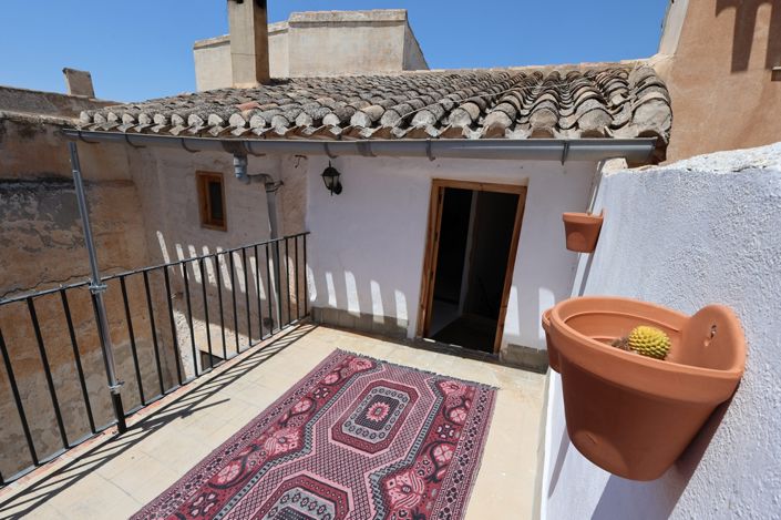 Image No.36-6 Bed Property for sale