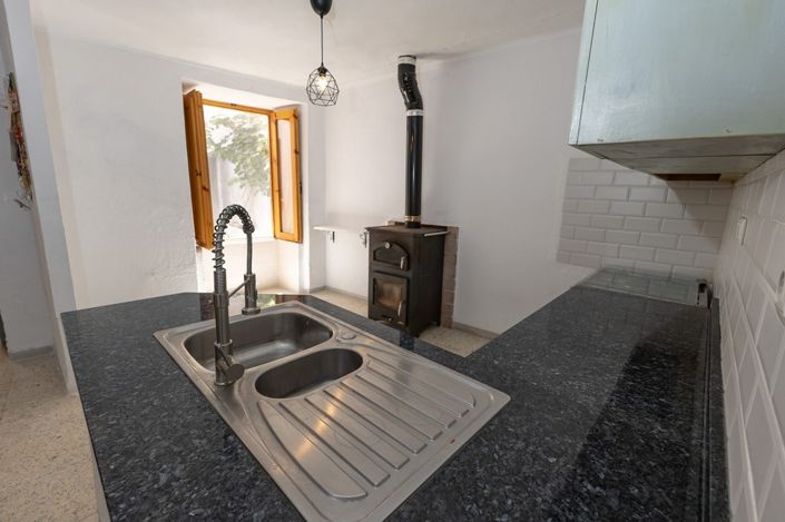 Image No.7-6 Bed Property for sale