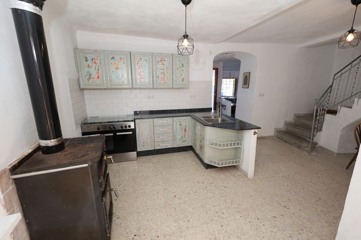 Image No.8-6 Bed Property for sale