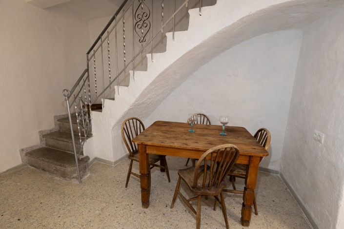 Image No.9-6 Bed Property for sale