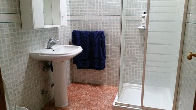 Image No.10-6 Bed Property for sale