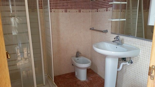 Image No.12-6 Bed Property for sale