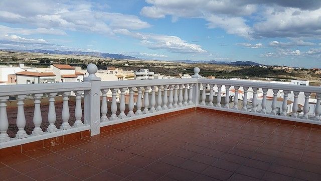 Image No.15-6 Bed Property for sale