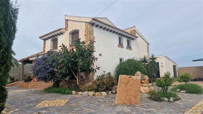 Image No.1-4 Bed Villa for sale