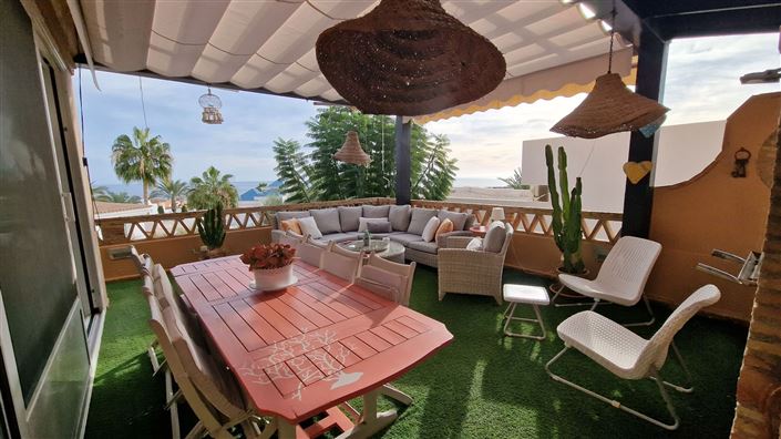 Image No.12-5 Bed Property for sale