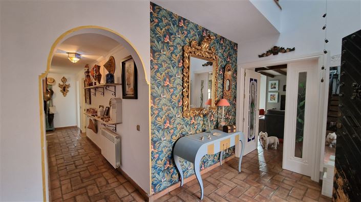 Image No.17-5 Bed Property for sale