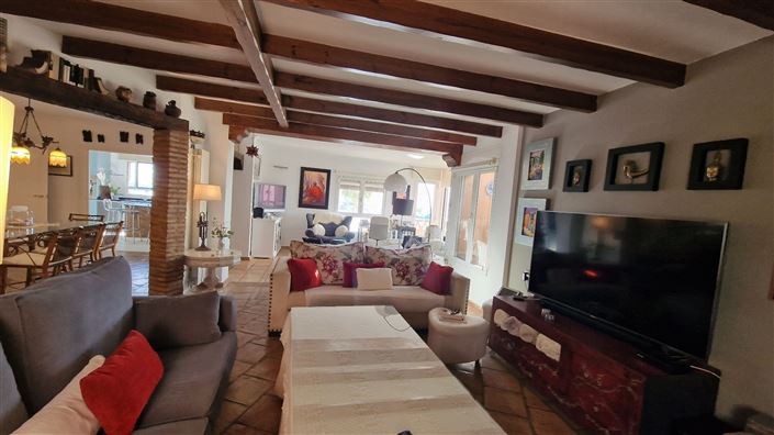 Image No.19-5 Bed Property for sale