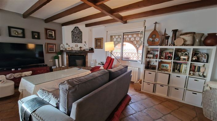 Image No.20-5 Bed Property for sale