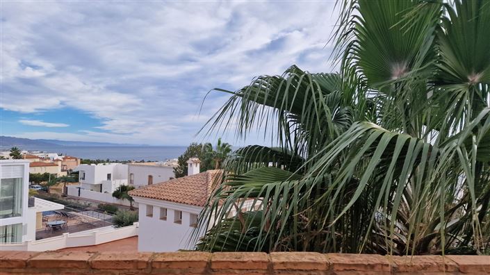 Image No.48-5 Bed Property for sale