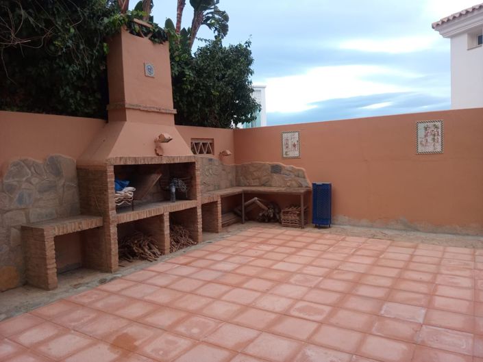 Image No.65-5 Bed Property for sale