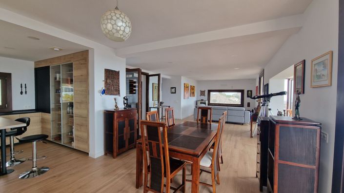 Image No.19-6 Bed Property for sale