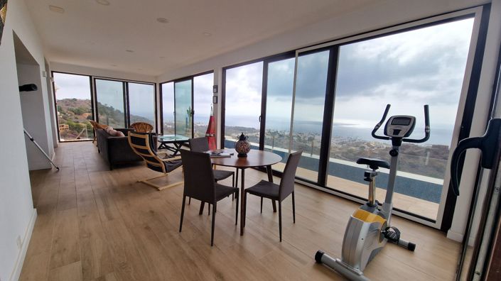 Image No.22-6 Bed Property for sale